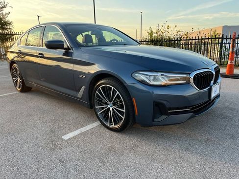 Used 2023 BMW 530e xDrive w/ Premium Package AWD/4WD image 3