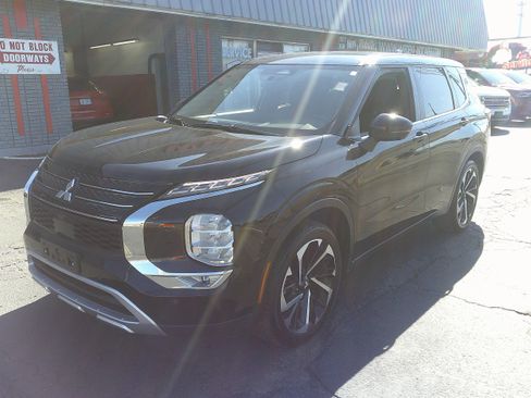 Used 2024 Mitsubishi Outlander SE image 11