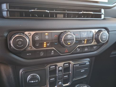 New 2026 Jeep Wrangler Unlimited Sahara AWD/4WD image 12