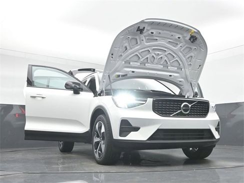 New 2026 Volvo XC40 B5 Core w/ Climate Package image 53