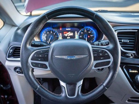 Used 2017 Chrysler Pacifica Touring-L Plus image 17