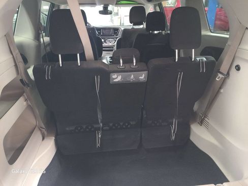 Used 2017 Chrysler Pacifica LX image 20