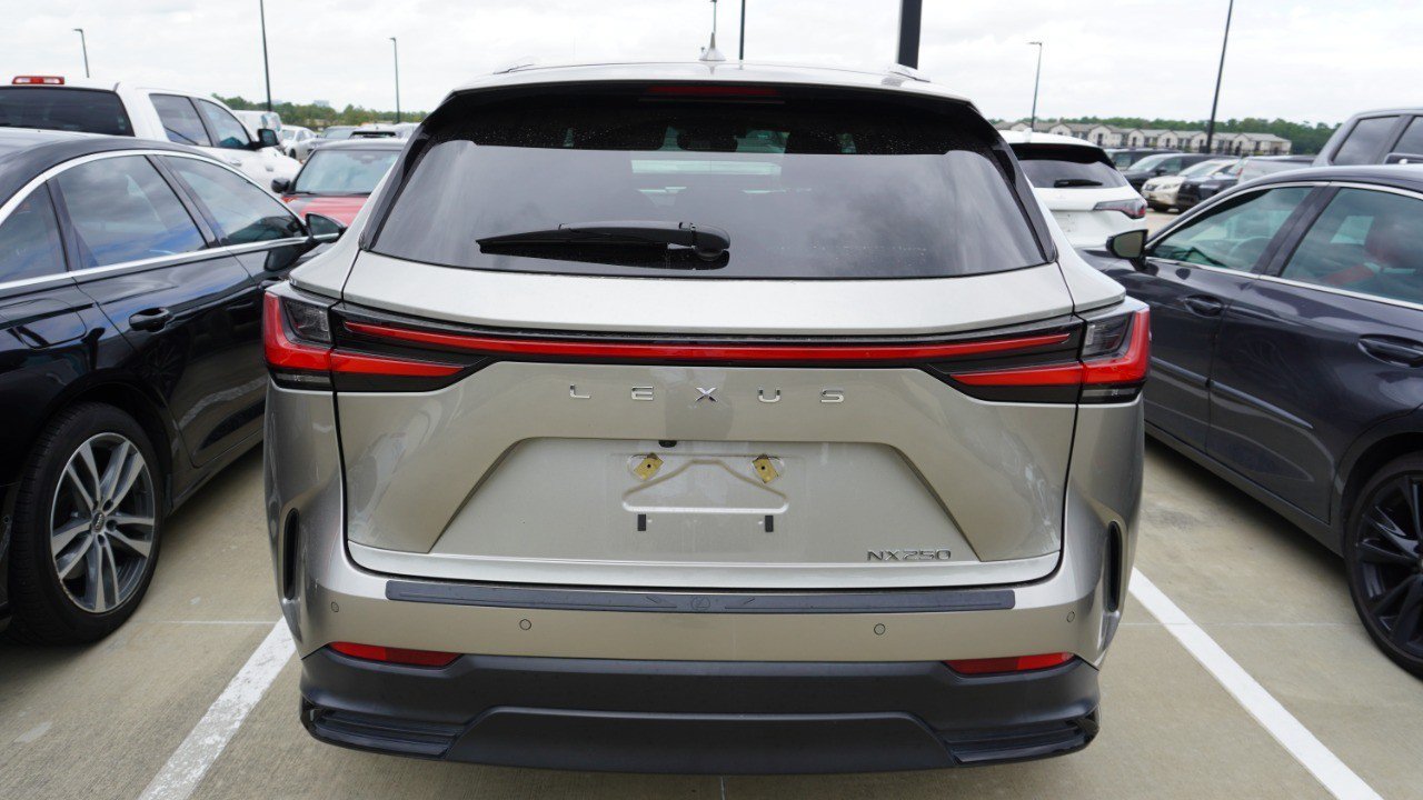 Certified 2025 Lexus NX 250 FWD w/ Towing Package (2000 Lbs) image 5