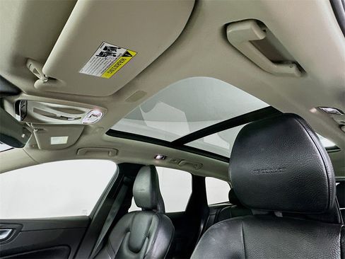 Used 2020 Volvo XC60 T5 Inscription w/ Protection Package Premier image 11