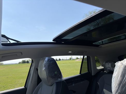 New 2026 Volkswagen Tiguan SE AWD/4WD image 17