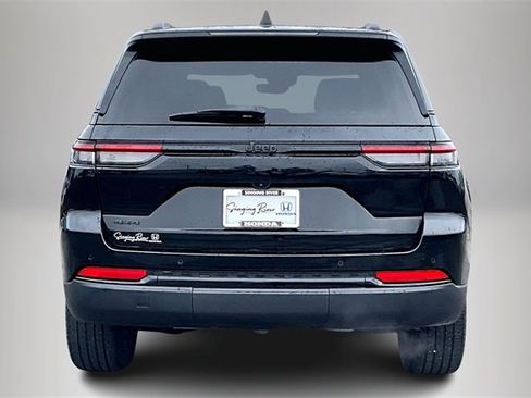 Used 2023 Jeep Grand Cherokee Altitude image 6