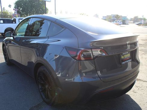Used 2022 Tesla Model Y Performance AWD/4WD image 35
