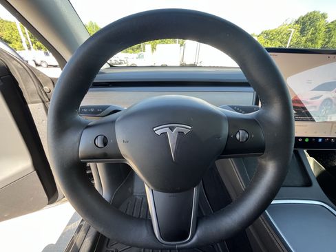 Used 2023 Tesla Model Y Long Range AWD/4WD image 43
