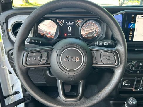 Used 2025 Jeep Wrangler Unlimited Sport AWD/4WD image 16