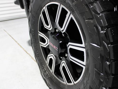 Used 2022 GMC Sierra 2500 AT4 w/ AT4 Premium Plus Package AWD/4WD image 27