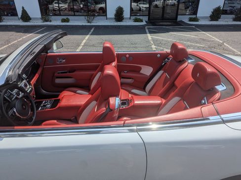 Used 2018 Rolls-Royce Dawn RWD image 81