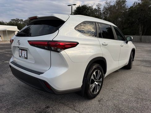 Used 2023 Toyota Highlander XLE image 9