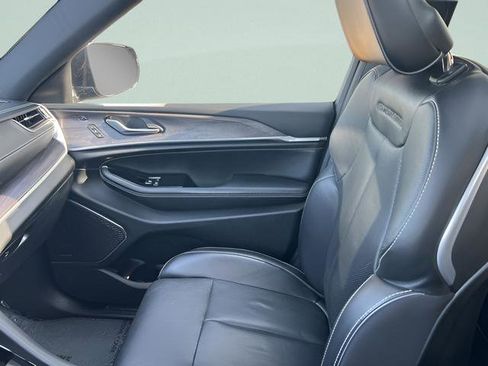 Used 2023 Jeep Grand Cherokee Overland w/ Adv Protech Group III image 6