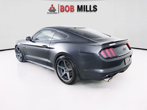 Used 2017 Ford Mustang GT RWD image 5