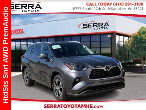 Used 2023 Toyota Highlander XLE AWD/4WD image 1