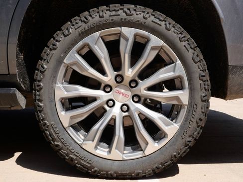Used 2021 GMC Yukon Denali w/ Denali Premium Package AWD/4WD image 7