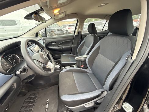 Used 2025 Nissan Versa SV FWD image 27