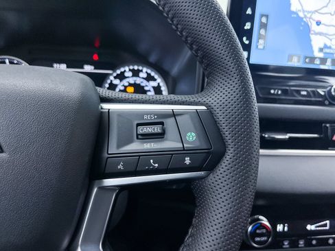 New 2025 Mitsubishi Outlander SE image 24