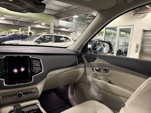 Certified 2025 Volvo XC90 B6 Plus AWD/4WD image 24
