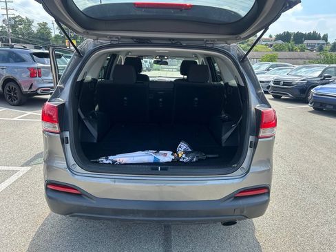 Used 2017 Kia Sorento AWD image 8