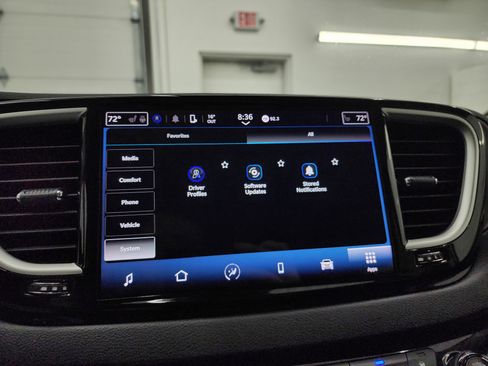 Used 2024 Chrysler Pacifica Touring-L image 57