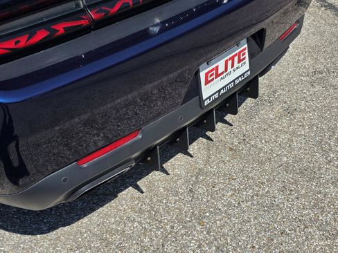 Used 2015 Dodge Challenger SXT RWD image 36