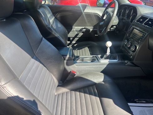 Used 2010 Dodge Challenger R/T image 36