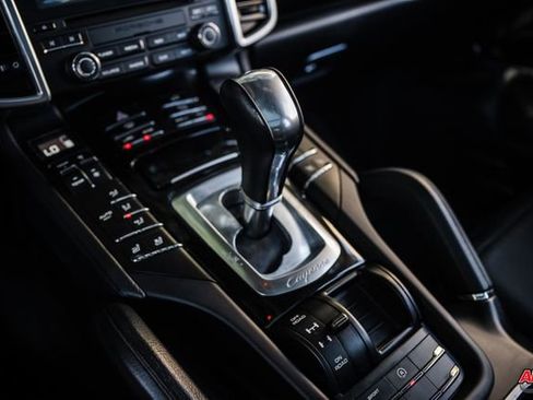 Used 2018 Porsche Cayenne Platinum Edition image 64