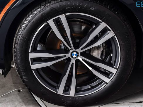 Used 2024 BMW X7 xDrive40i w/ M Sport Package image 10