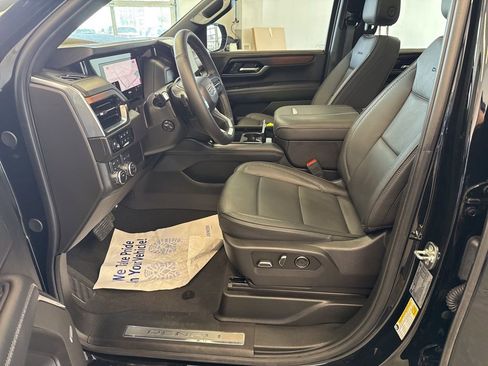 Used 2025 GMC Yukon XL Denali w/ Sun & Power Step Package image 23