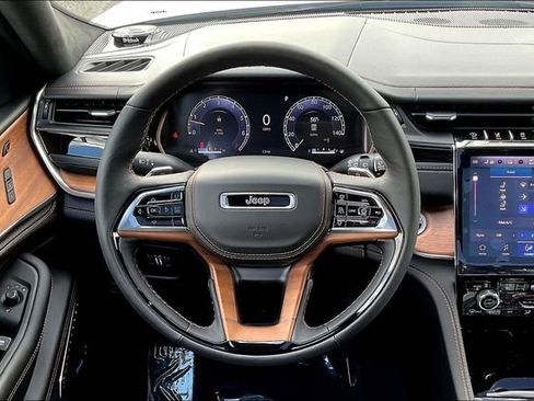 New 2025 Jeep Grand Cherokee Summit image 16