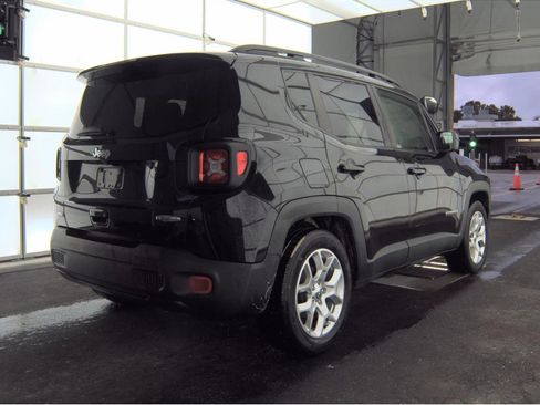 Used 2018 Jeep Renegade Latitude image 28