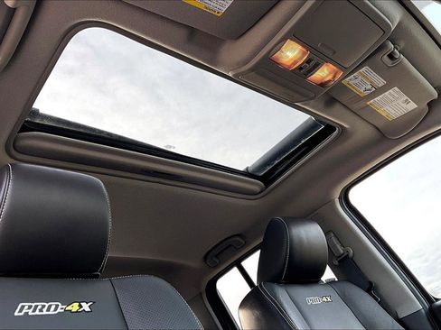 Used 2019 Nissan Frontier PRO-4X image 23