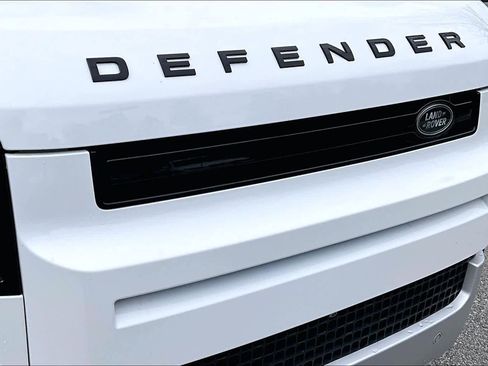 Used 2020 Land Rover Defender 110 HSE image 33