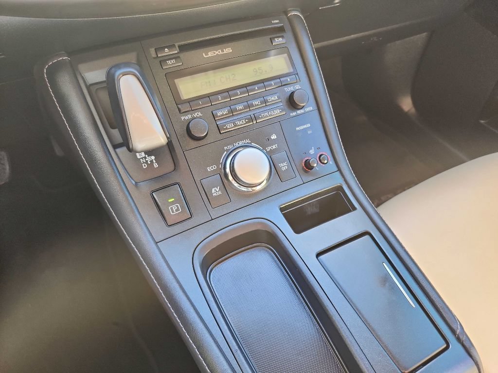 Used 2015 Lexus CT 200h w/ Seat Comfort Package FWD image 25