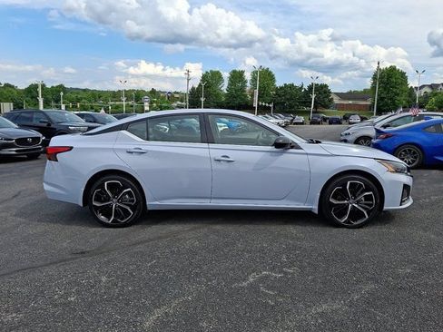 Used 2023 Nissan Altima 2.5 SR AWD/4WD image 9