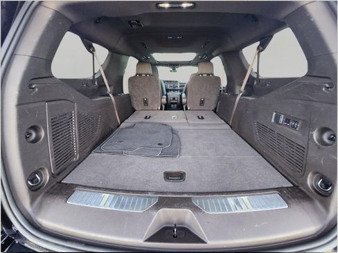 Used 2021 GMC Yukon XL Denali w/ Denali Premium Package image 9