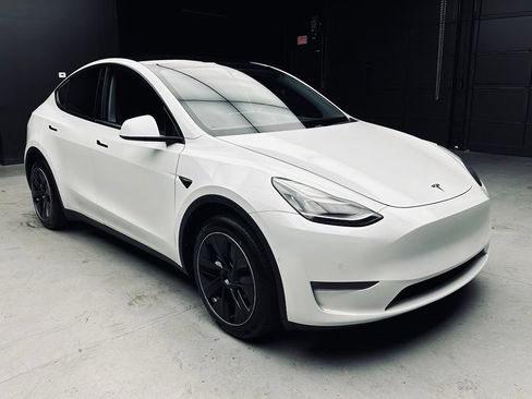 Used 2021 Tesla Model Y Long Range AWD/4WD image 9