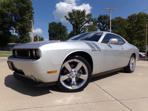 Used 2010 Dodge Challenger R/T w/ Sound Group image 13