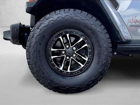Used 2021 Jeep Wrangler Unlimited Rubicon w/ Dual Top Group AWD/4WD image 10