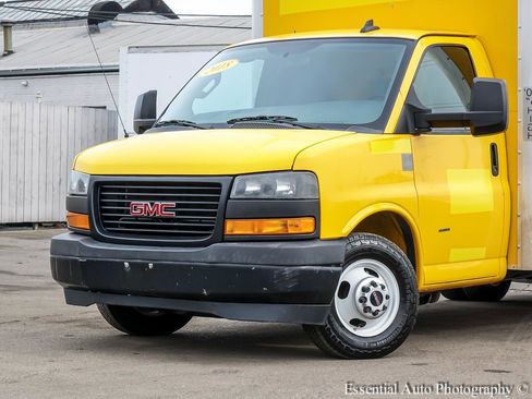 Used 2018 GMC Savana 3500 Extended w/ Driver Convenience Package image 3