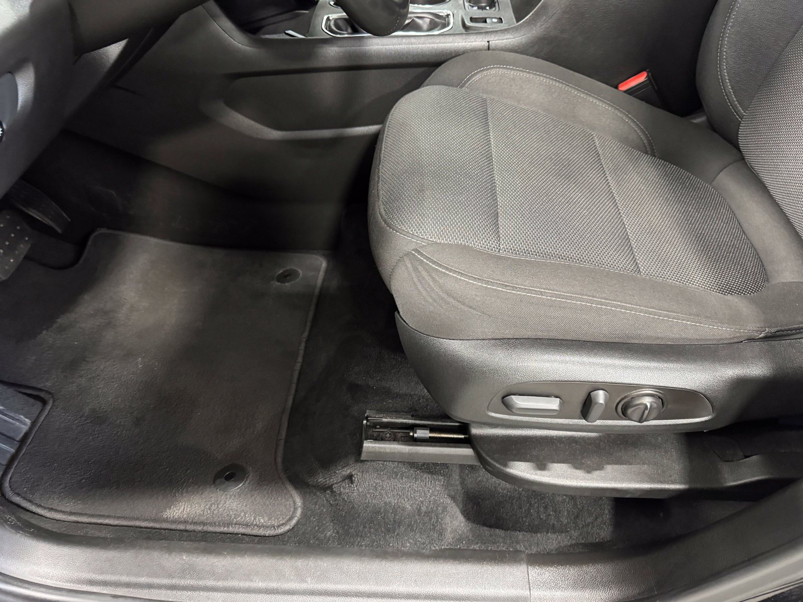Used 2023 Chevrolet Traverse LT FWD image 18