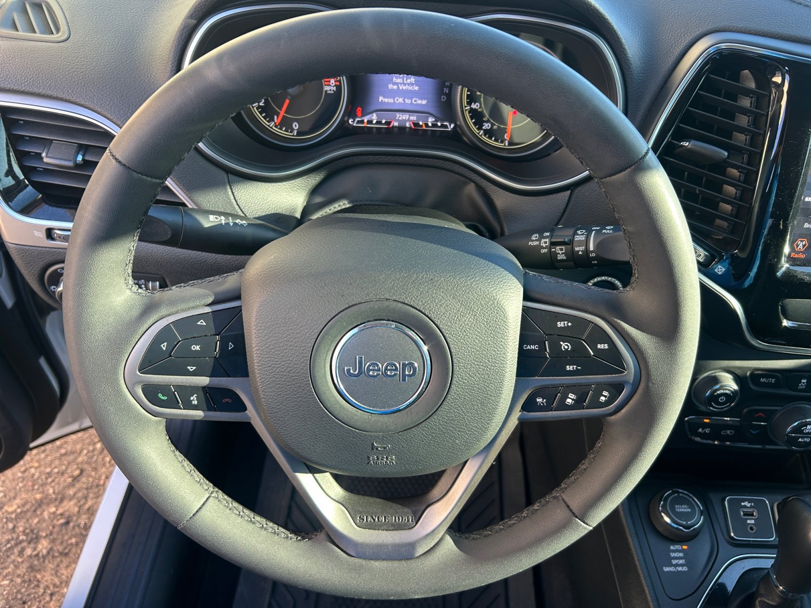 Used 2022 Jeep Cherokee Limited AWD/4WD image 18