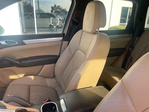 Used 2018 Porsche Cayenne Platinum Edition image 34