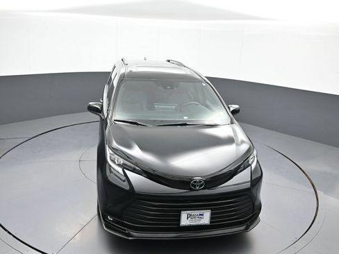 Certified 2026 Toyota Sienna XLE Woodland Edition AWD/4WD image 37