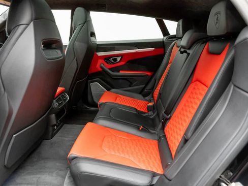 Used 2022 Lamborghini Urus image 11