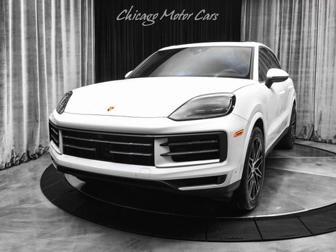 Used 2025 Porsche Cayenne image 2