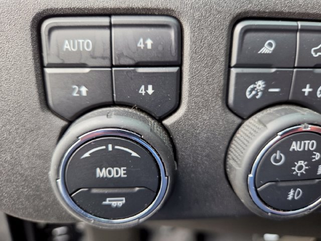 Used 2024 Chevrolet Silverado 2500 ZR2 w/ Technology Package AWD/4WD image 9