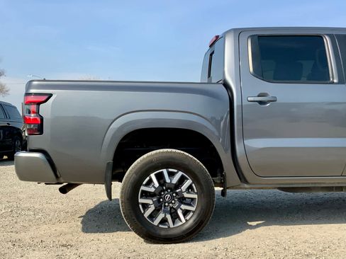 Used 2024 Nissan Frontier SL w/ Technology Package AWD/4WD image 12