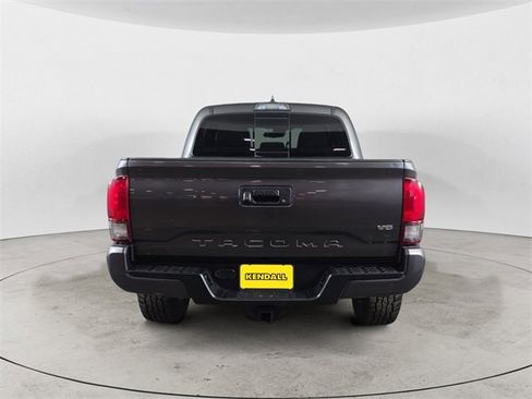 Used 2019 Toyota Tacoma TRD Sport image 4